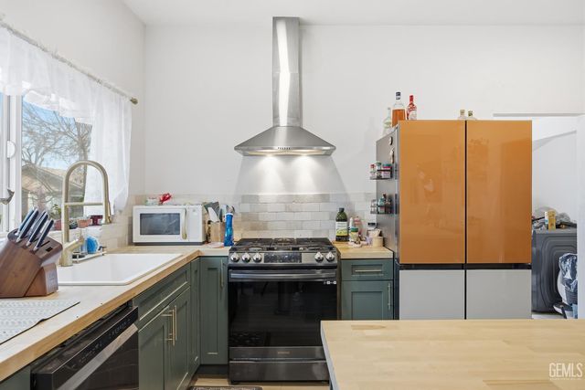 1925 Maple Avenue, Bakersfield, CA 93304