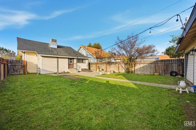 1925 Maple Avenue, Bakersfield, CA 93304