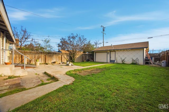 1925 Maple Avenue, Bakersfield, CA 93304