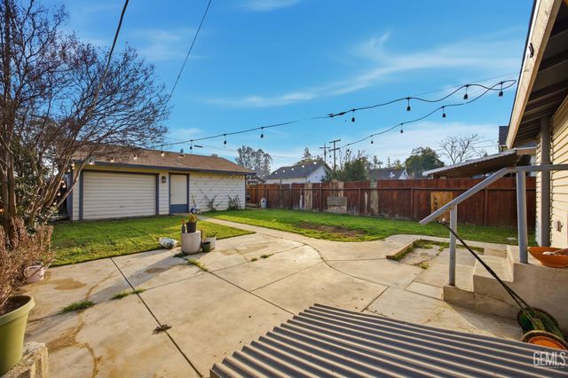 1925 Maple Avenue, Bakersfield, CA 93304