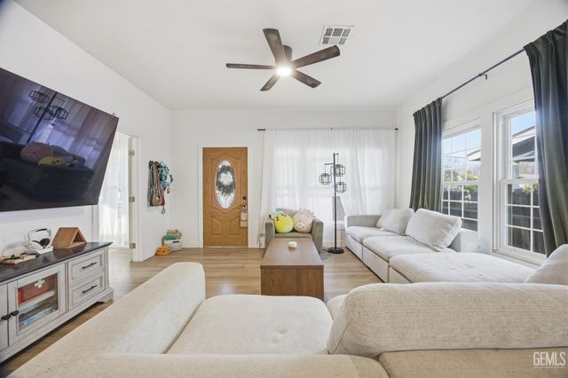 1925 Maple Avenue, Bakersfield, CA 93304