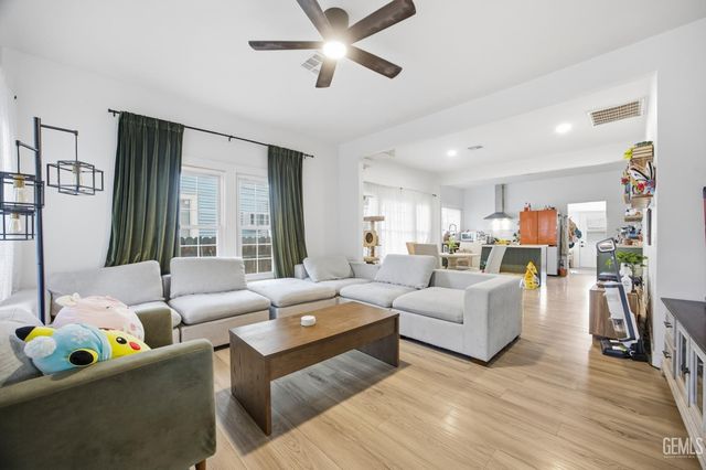 1925 Maple Avenue, Bakersfield, CA 93304