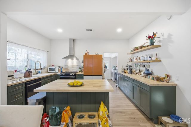 1925 Maple Avenue, Bakersfield, CA 93304