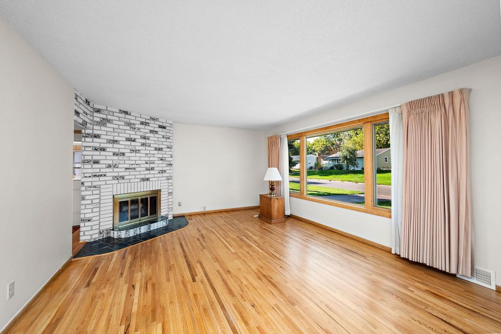 6056 Sumter Avenue N, New Hope, MN 55428 — photo 2