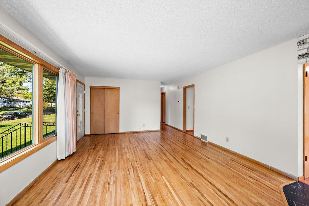 6056 Sumter Avenue N, New Hope, MN 55428 — photo 4