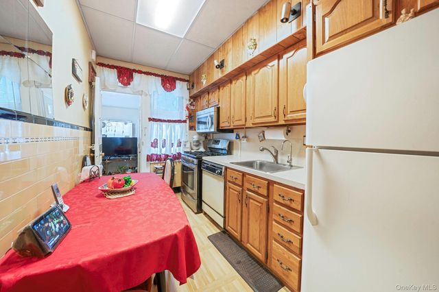 281 E 57th Street 1, Brooklyn, NY 11203