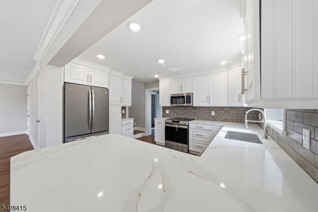 4 Hillside Rd, Rockaway Twp., NJ 07866