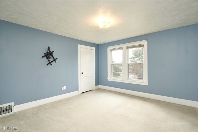 329 Belle Avenue SW, Hartville, OH 44632