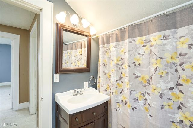 329 Belle Avenue SW, Hartville, OH 44632