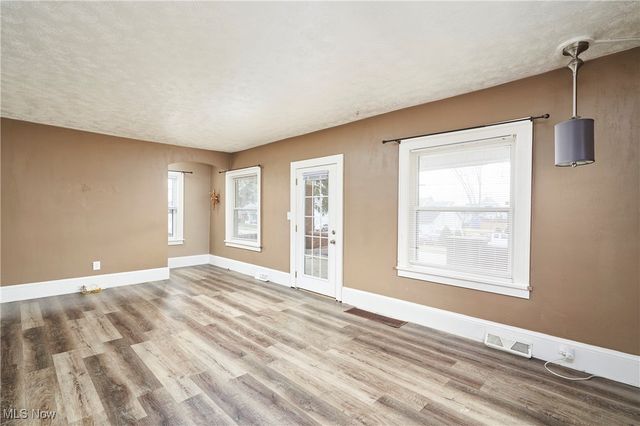 329 Belle Avenue SW, Hartville, OH 44632