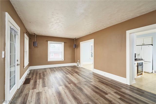 329 Belle Avenue SW, Hartville, OH 44632