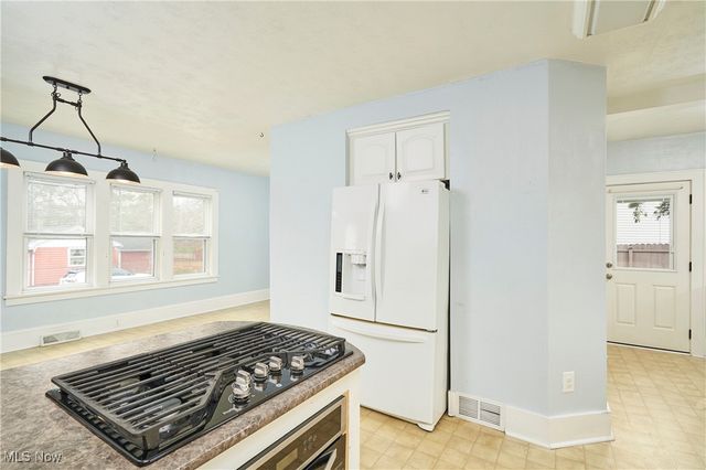 329 Belle Avenue SW, Hartville, OH 44632