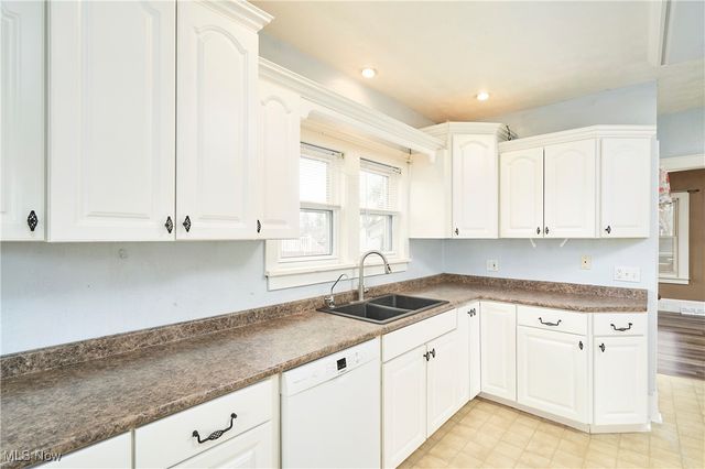 329 Belle Avenue SW, Hartville, OH 44632