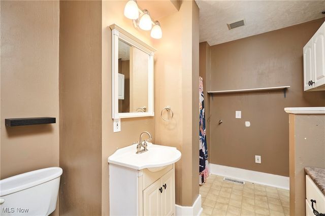 329 Belle Avenue SW, Hartville, OH 44632