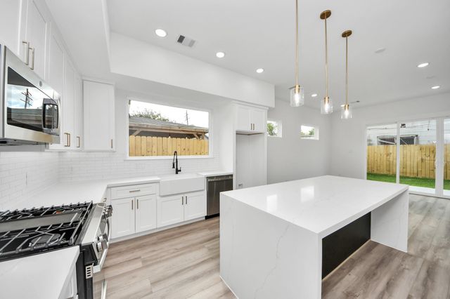 2408 Lorraine Street, Houston, TX 77026