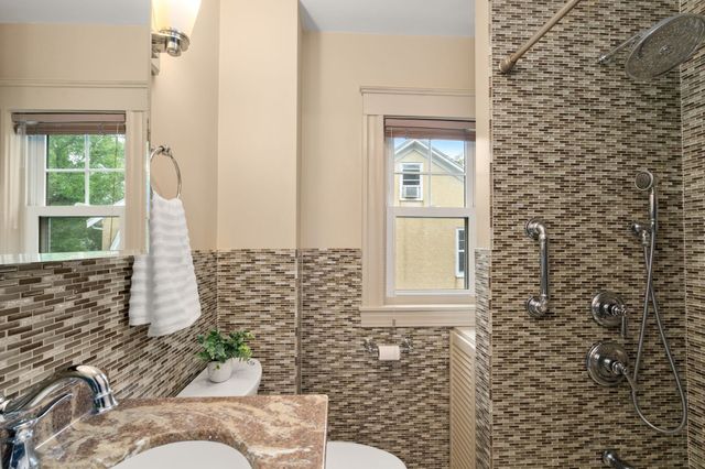 1929 Commonwealth Ave, Newton, MA 02466