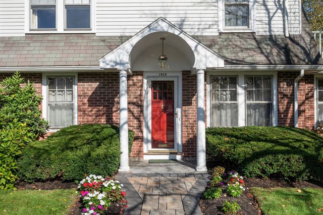 1929 Commonwealth Ave, Newton, MA 02466