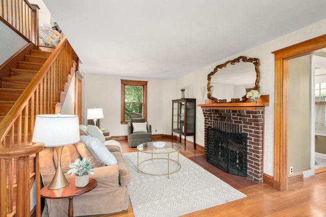 1929 Commonwealth Ave, Newton, MA 02466