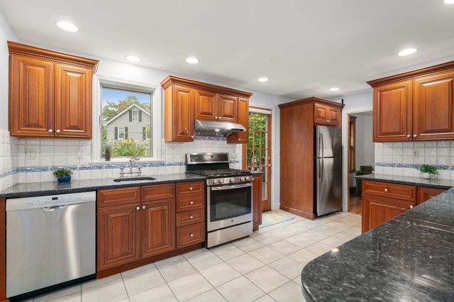 1929 Commonwealth Ave, Newton, MA 02466