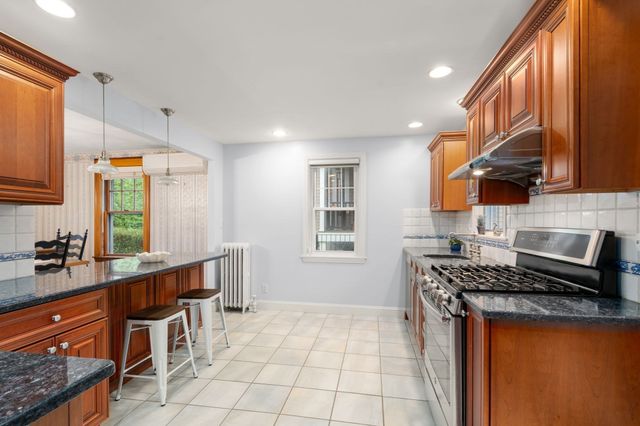 1929 Commonwealth Ave, Newton, MA 02466