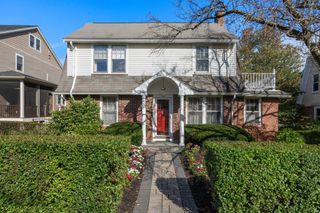 1929 Commonwealth Ave, Newton, MA 02466
