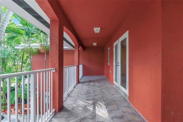 15735 SW 92nd Ave, Palmetto Bay, FL 33157