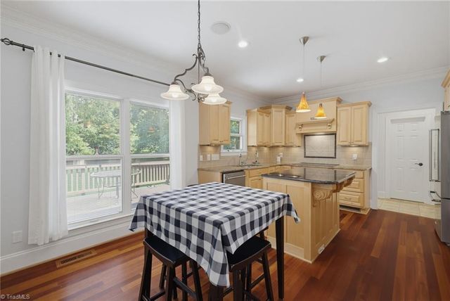 4 Willow Oak Court, Greensboro, NC 27408