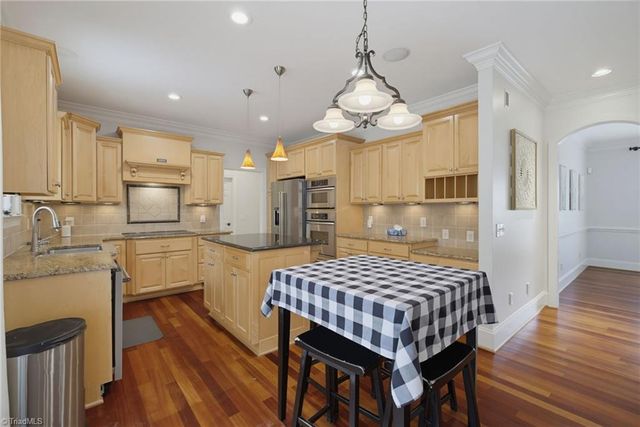 4 Willow Oak Court, Greensboro, NC 27408