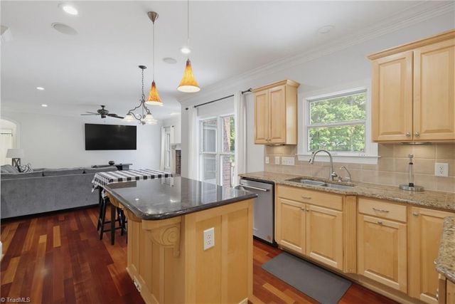 4 Willow Oak Court, Greensboro, NC 27408