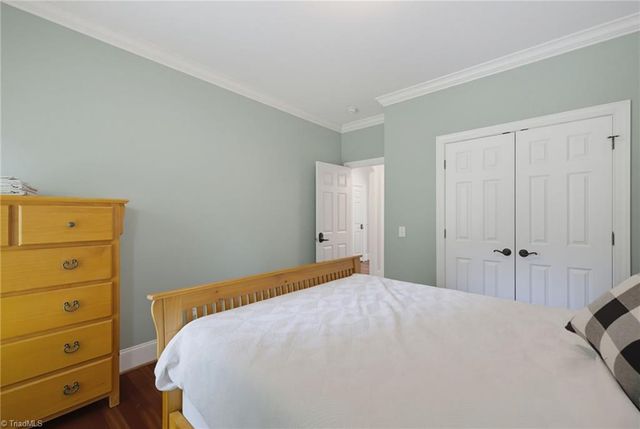 4 Willow Oak Court, Greensboro, NC 27408