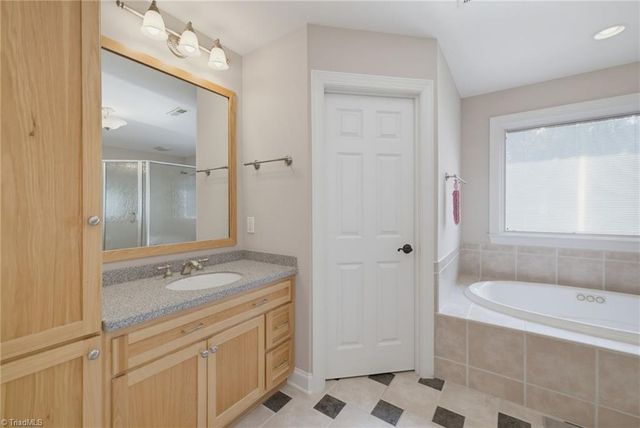 4 Willow Oak Court, Greensboro, NC 27408