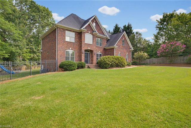 4 Willow Oak Court, Greensboro, NC 27408
