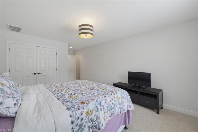 4 Willow Oak Court, Greensboro, NC 27408