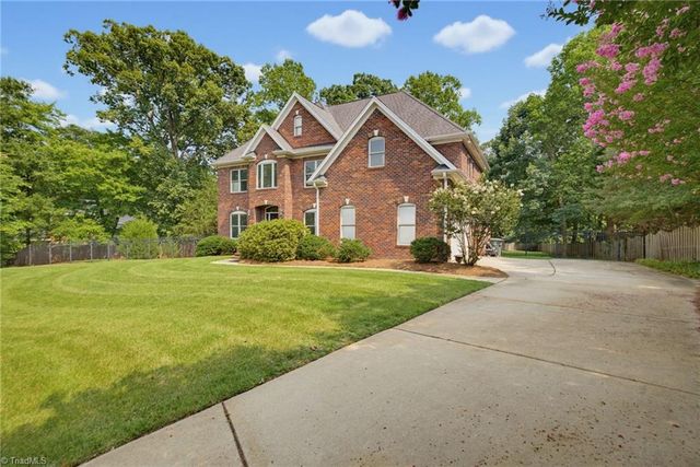 4 Willow Oak Court, Greensboro, NC 27408