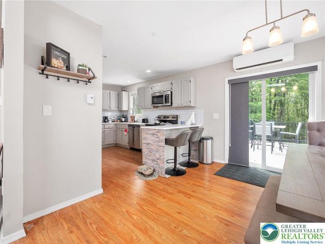 1533 Black Birch Way, Coolbaugh Twp, PA 18466