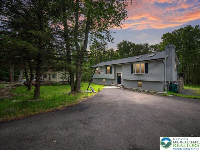 1533 Black Birch Way, Coolbaugh Twp, PA 18466