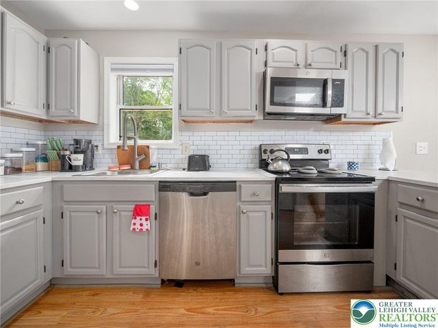 1533 Black Birch Way, Coolbaugh Twp, PA 18466