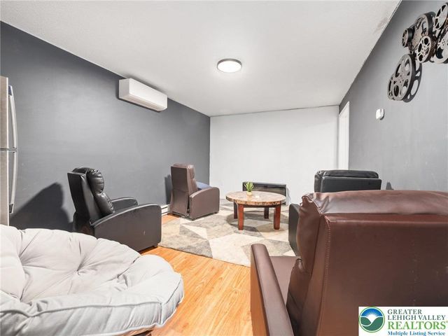 1533 Black Birch Way, Coolbaugh Twp, PA 18466