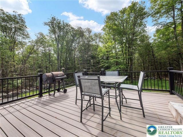 1533 Black Birch Way, Coolbaugh Twp, PA 18466