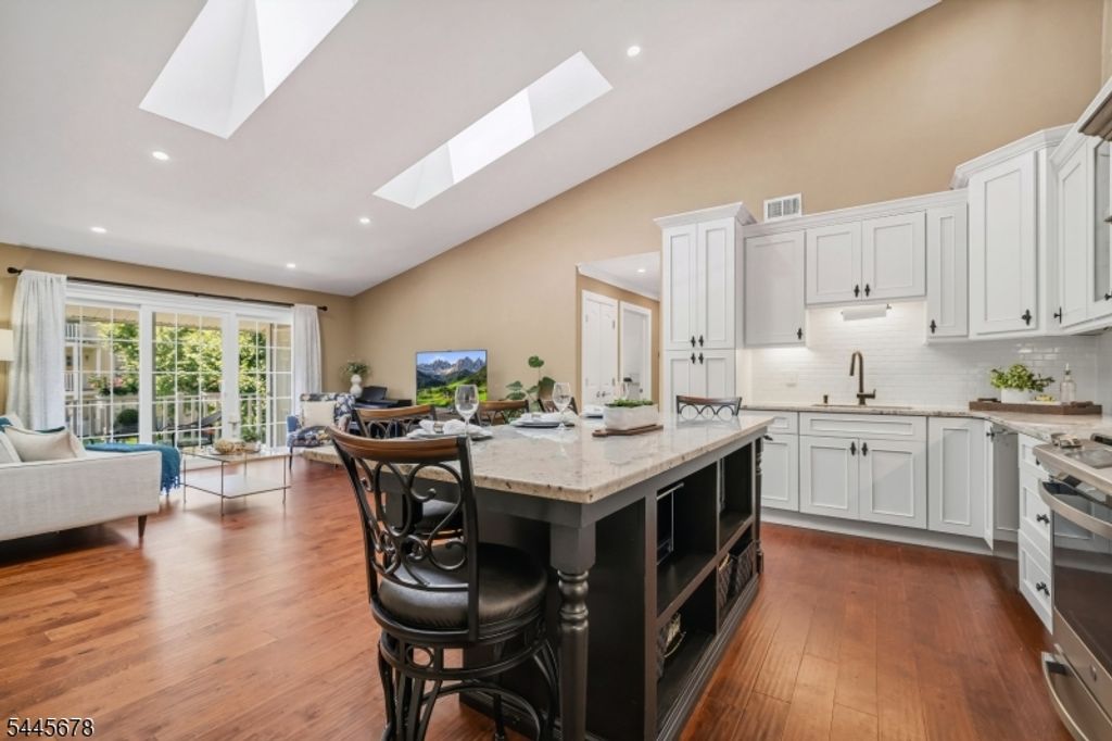 1002 Boxwood Ct, Mahwah Twp., NJ 07430