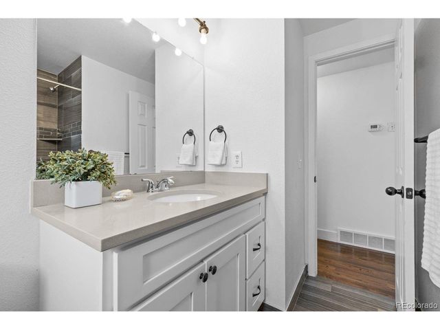 1528 S Jamaica St, Aurora, CO 80012