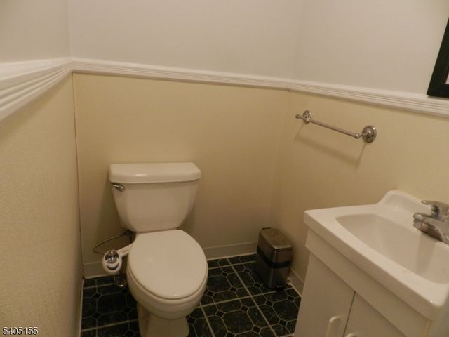 6 Crestwood Rd, Long Hill Twp., NJ 07933