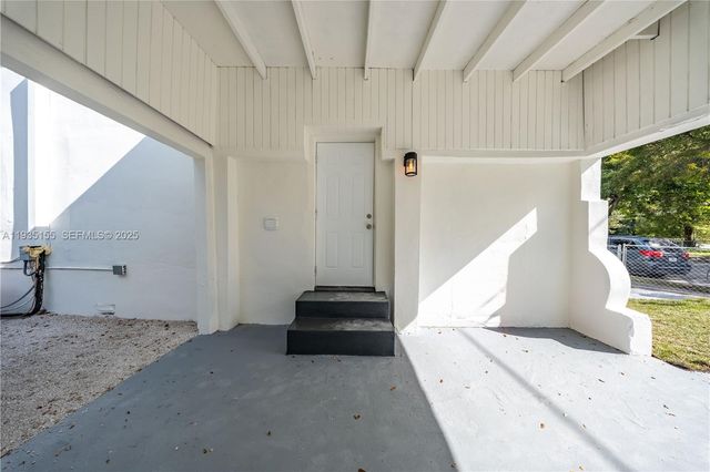 807 NW 51st St, Miami, FL 33127