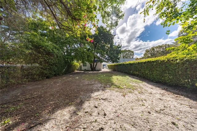 807 NW 51st St, Miami, FL 33127