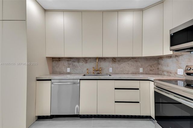 807 NW 51st St, Miami, FL 33127