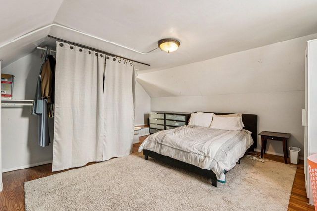 2557 N Gordon PLACE, Milwaukee, WI 53212