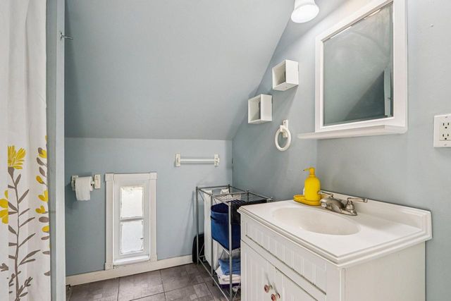 2557 N Gordon PLACE, Milwaukee, WI 53212