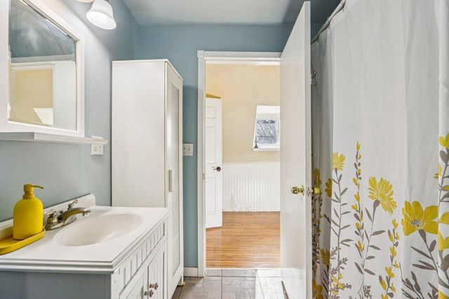 2557 N Gordon PLACE, Milwaukee, WI 53212