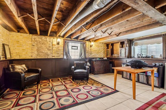 2557 N Gordon PLACE, Milwaukee, WI 53212