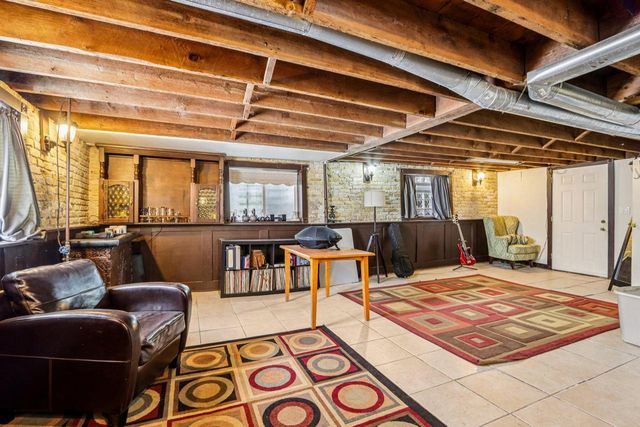 2557 N Gordon PLACE, Milwaukee, WI 53212